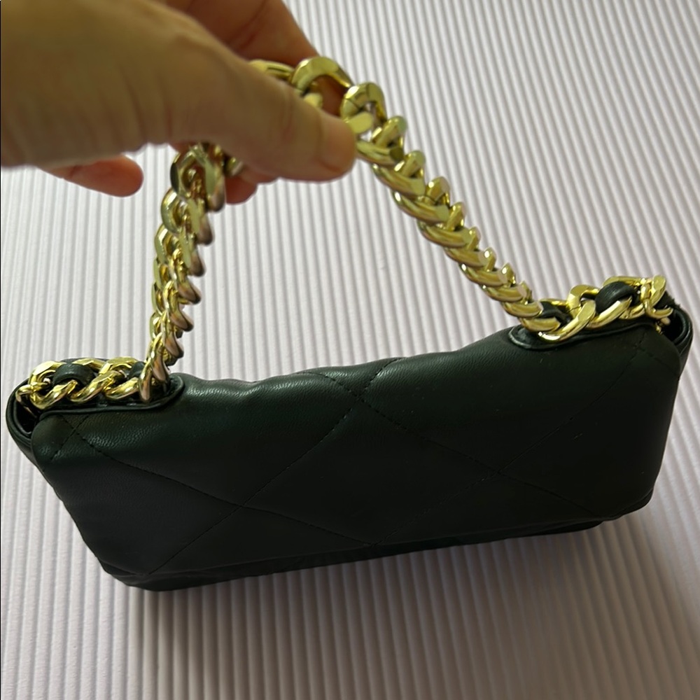 Forever 21 quilted  black and gold purse - Picture 4 of 14